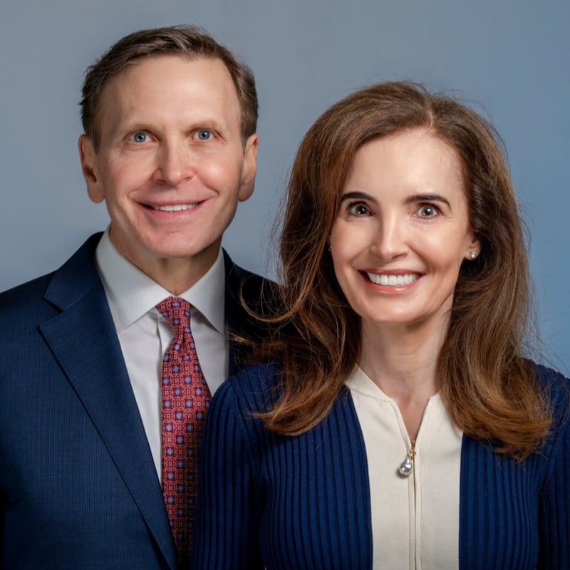 Thomas L. Stone y Kimberly C. Stone, quienes servirán como presidente y compañera de la Misión Brasil Campinas a partir de julio de 2026.