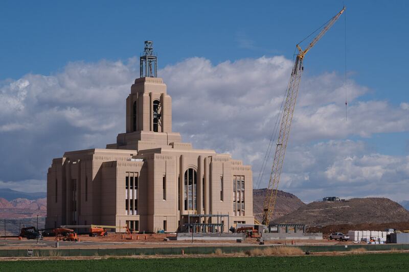 La construcción del Templo de Red Cliffs, Utah, que se encuentra en el sureste de St. George, de la Iglesia de Jesucristo de los Santos de los Últimos Días continúa el miércoles 30 de marzo de 2022.