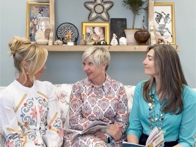 La Presidencia General de las Jóvenes Mujeres discute la guía «Para la Fortaleza de la Juventud» en un video en vivo en las redes sociales el martes 4 de agosto de 2026.