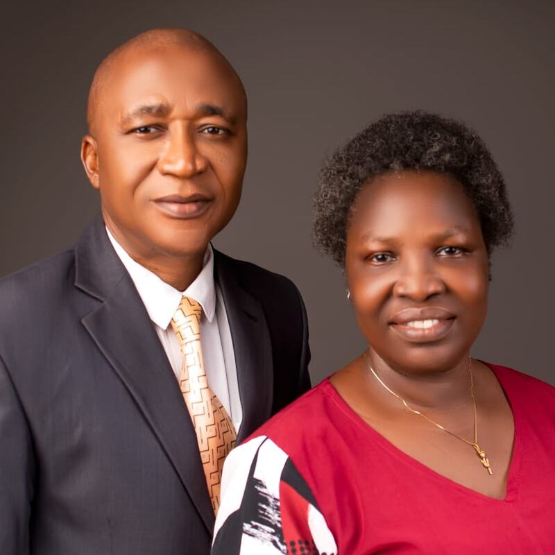 Michael O. Oboh y Margaret Adejoke Oboh, quienes servirán como presidente y compañera de la Misión Nigeria Enugu a partir de julio de 2026.