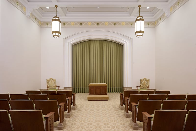 Una sala de instrucción dentro del Templo de Yorba Linda, California.