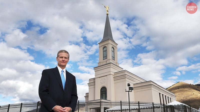 En una reciente entrevista con ChurchNews, Élder David A. Bednar del Cuórum de los Doce Apóstoles habló sobre la construcción de los templos en el mundo durante la pandemia de COVID-19.