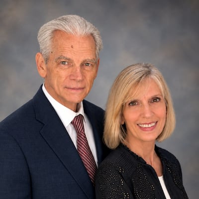 Victor P. Patrick y Elizabeth Patrick, quienes servirán como presidente y directora de obreras del Templo de Orlando, Florida, cuando sea rededicated.