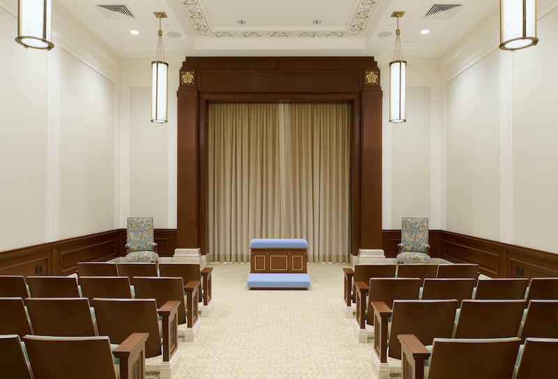 Un salón de instrucción en el Templo de Willamette Valley, Oregón.