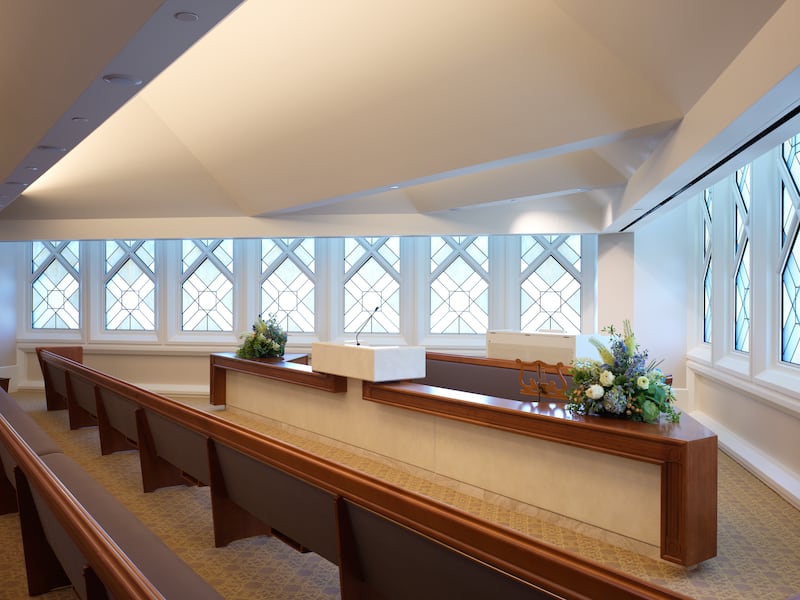 Una capilla dentro del Templo de San Diego, California.