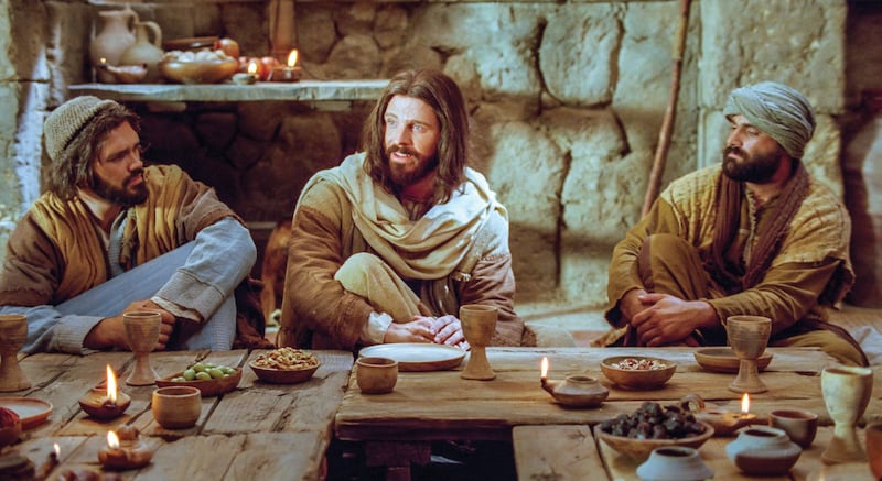 Jesucristo enseña a Sus seguidores en esta representación de los Videos de la Biblia.