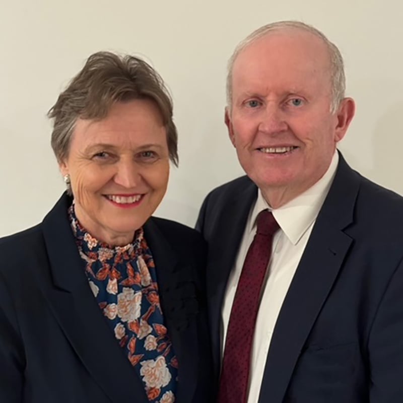 Colin Clements y Karyn Clements, quienes servirán como presidente y directora del Templo de Adelaida, Australia, a partir de septiembre de 2026.