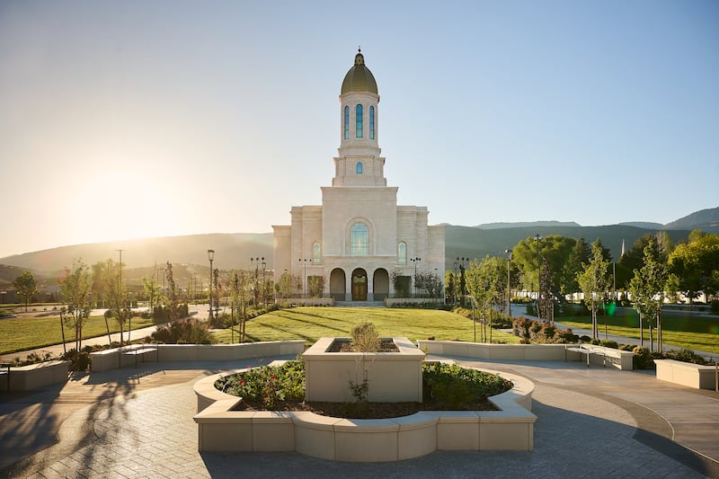 El Templo de Ephraim, Utah al amanecer.