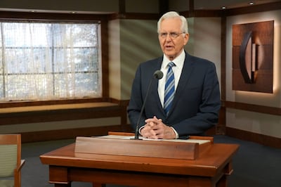El élder D. Todd Christofferson del Cuórum de los Doce Apóstoles habla desde el Edificio de las Oficinas de la Iglesia el viernes, 29 de octubre de 2021.