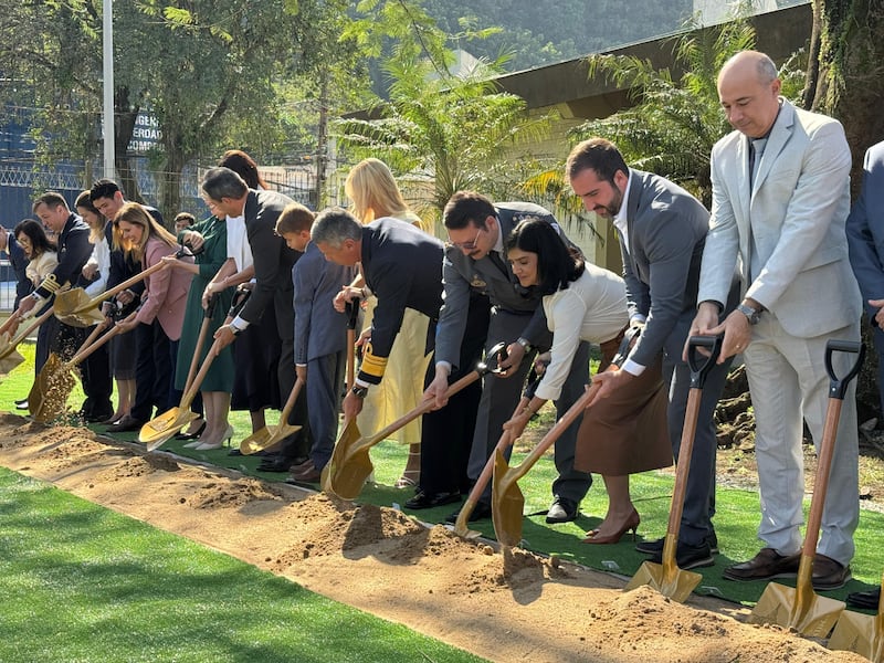 Miembros de la Iglesia local y de la comunidad inauguran la construcción del Templo de Santos Brasil el sábado, 1 de agosto de 2026, en Santos, Brasil.