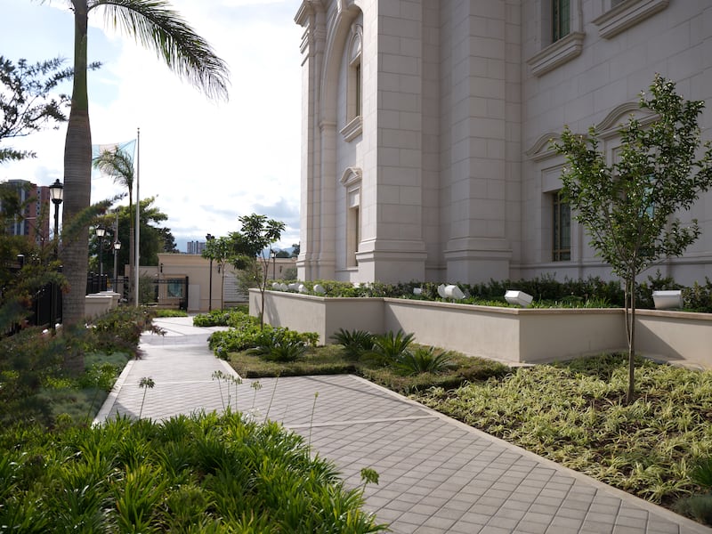 Un pasillo al lado del Templo de Miraflores Ciudad de Guatemala Guatemala.