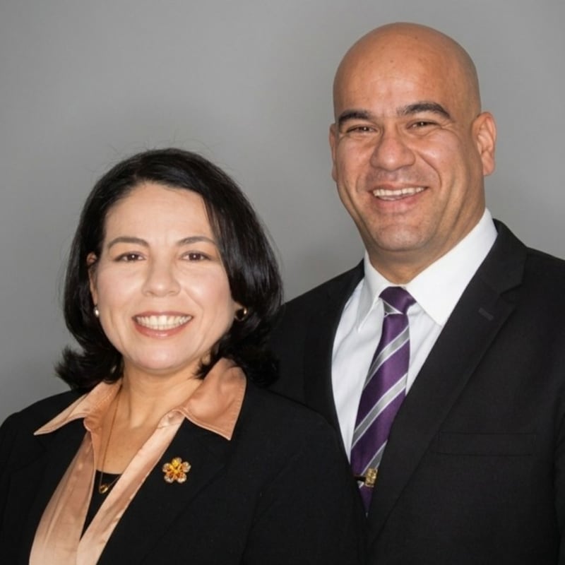 Roger E. Parra y Rocio Marquez De Parra, quienes servirán como presidente y compañera de la Misión Venezuela Caracas a partir de julio de 2026.