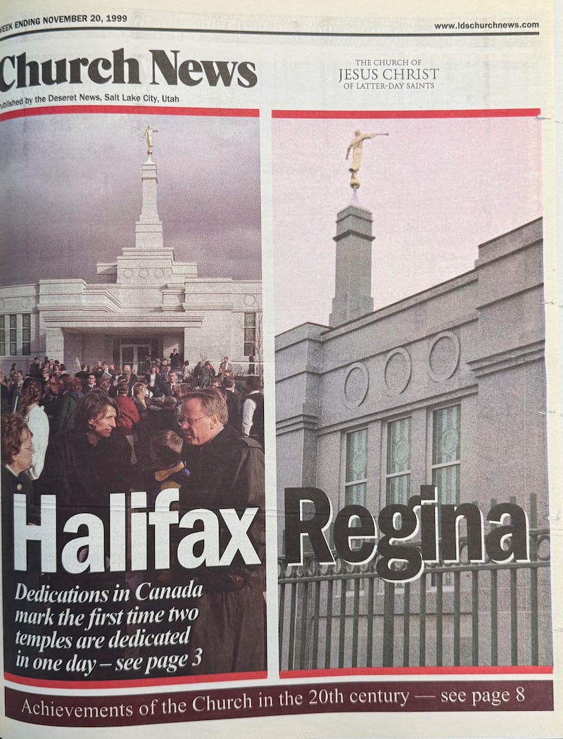 La portada del 11 de noviembre de 1999 del Church News informa sobre las primeras dedicaciones del mismo día de dos templos.