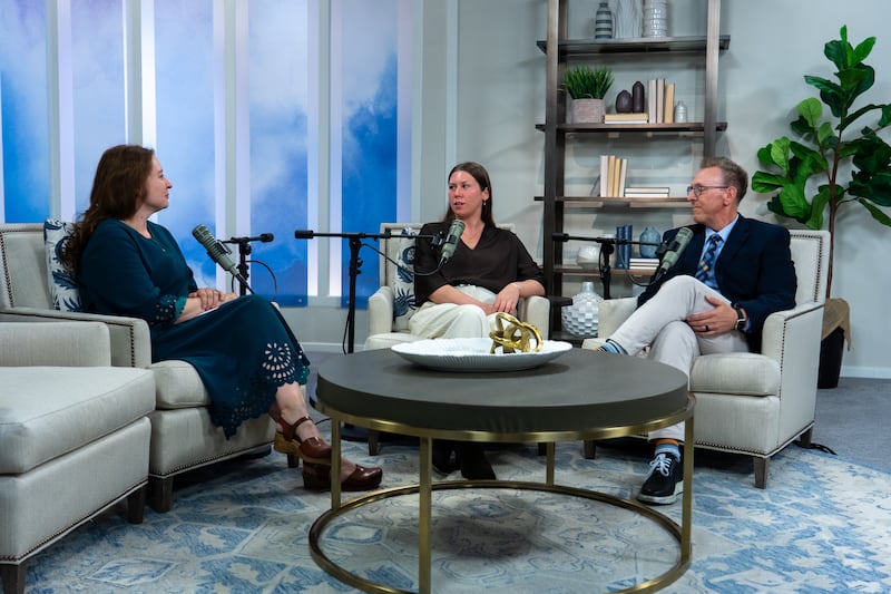 Jacob W. Olmstead y Benedicte Dansie se unen a Mary Richards en el episodio del podcast Church News lanzado el martes, 14 de julio de 2026.