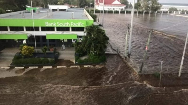 Inundaciones en Nuku’alofa después del volcán y tsunami en Tonga el 15 de enero de 2022.