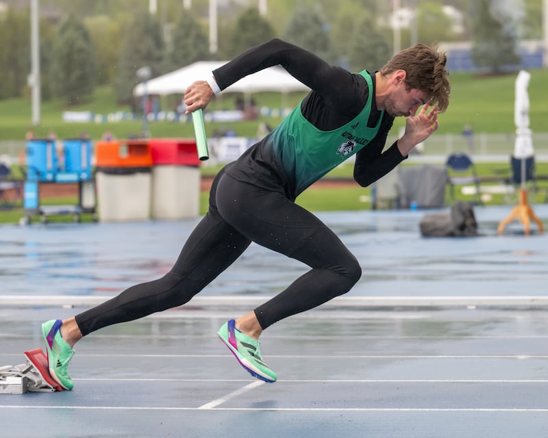 Caleb Furnell compite durante una competencia de atletismo para la Universidad del Valle de Utah. Se graduó en 2024.