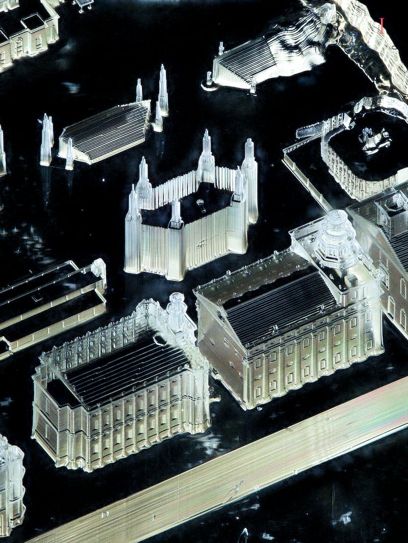 Las réplicas microscópicas de templos que los ingenieros de la Universidad Brigham Young imprimieron en 3D en Provo, Utah, el 31 de julio de 2024 en anticipación del 150° aniversario de BYU.