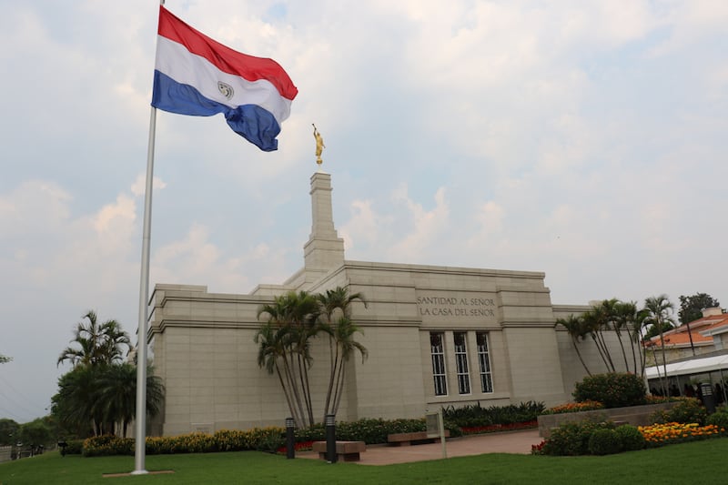 Dedicado primero en 2002 por el presidente Gordon B. Hinckley, el Templo de Asunción, Paraguay fue rededicado el 3 de noviembre de 2019 por el élder D. Todd Christofferson.