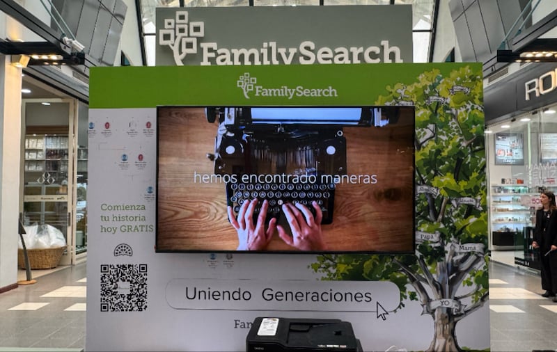 Puesto de FamilySearch en el Centro Comercial Plaza Bahía Blanca en Bahía Blanca, Argentina, del 6 al 13 de octubre de 2025.