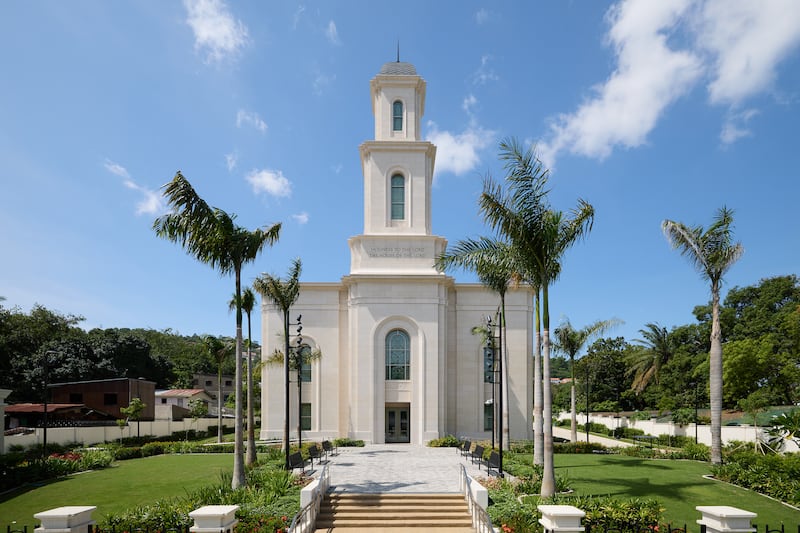El exterior del Templo de Dávao, Filipinas.