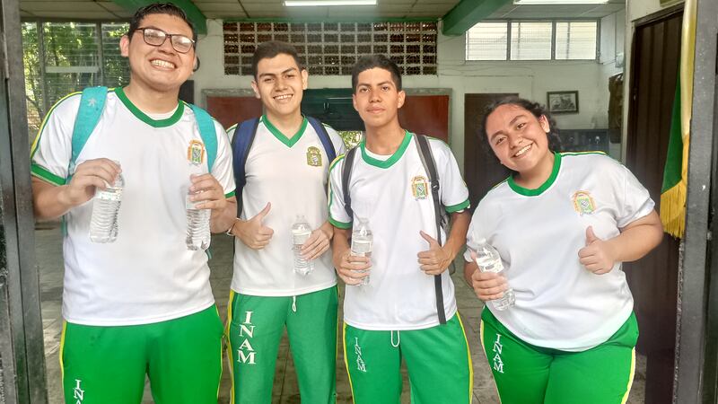 Llega agua a estudiantes de secundaria del INAM el 22 de septiembre de 2025.