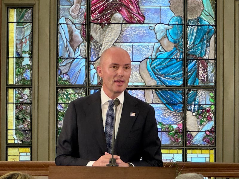 El gobernador Spencer Cox habla en un evento mediático de La Iglesia de Jesucristo de los Santos de los Últimos Días el martes 1 de septiembre de 2026 en Salt Lake City.