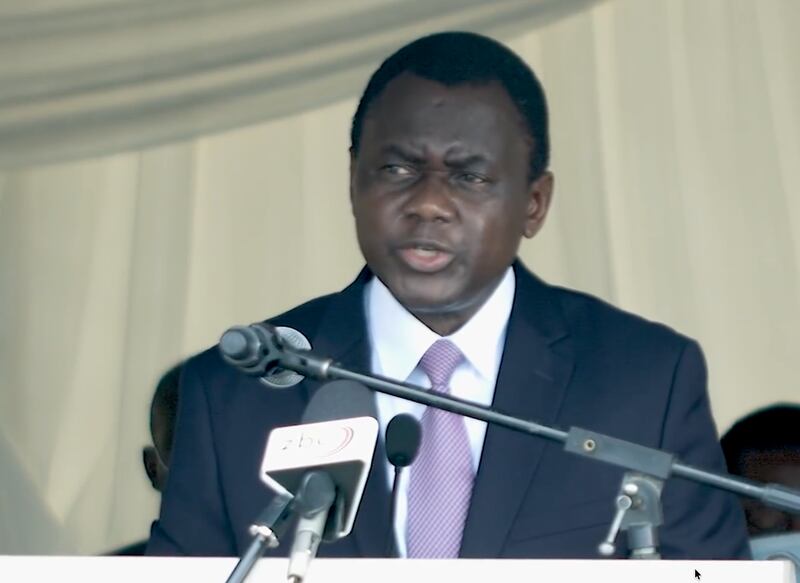 El élder Edward Dube habla en la ceremonia de la palada inicial del Templo de Harare, Zimbabue.