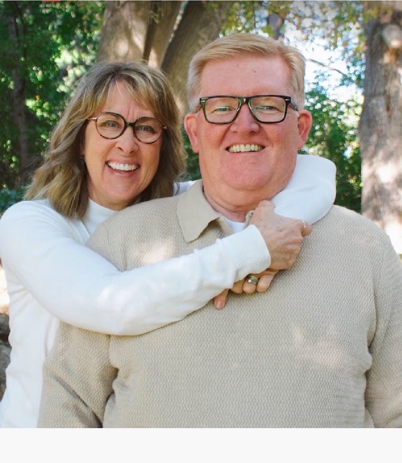 R. Kelly Haws, asistente del comisionado de educación de la Iglesia, y su esposa, Connie Haws.