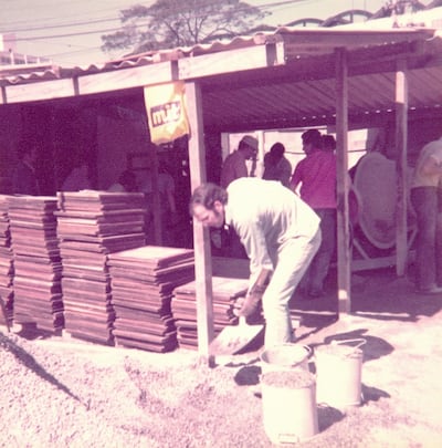 Los miembros de La Iglesia de Jesucristo de los Santos de los Últimos Días se ofrecen como voluntarios para ayudar con la construcción del Templo de São Paulo en São Paulo, Brasil, entre 1976 y 1978.