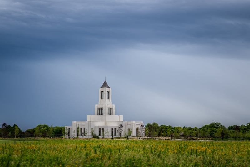 El Templo de Wichita Kansas en un día nublado.