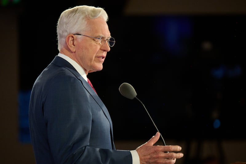 El presidente D. Todd Christofferson, segundo consejero de la Primera Presidencia, habla en el Seminario para Nuevos Líderes de Misión de 2026 en el Centro de Capacitación Misional de Provo en Provo, Utah, el 19 de junio de 2026.