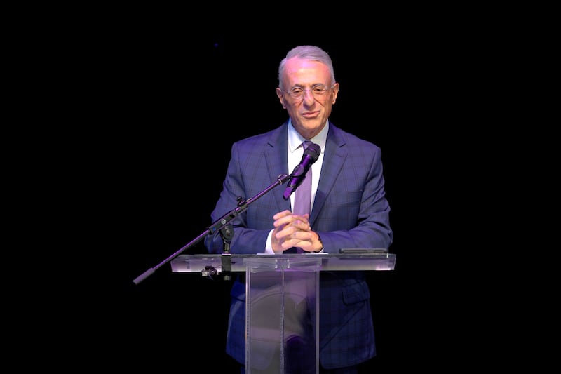 El élder Ulisses Soares habla en el Foro sobre la Fe 2026 en la Universidad de Nueva York en la ciudad de Nueva York el 14 de octubre de 2026.