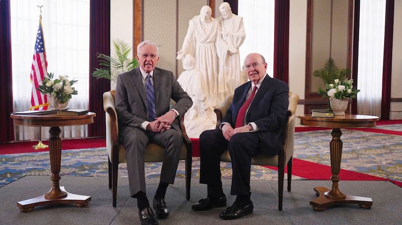 El Presidente D. Todd Christofferson y el élder Quentin L. Cook analizan la libertad religiosa y los orígenes de América en un video.