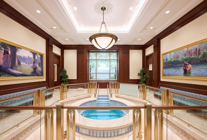 Una pila bautismal en el Templo de Lindon, Utah.