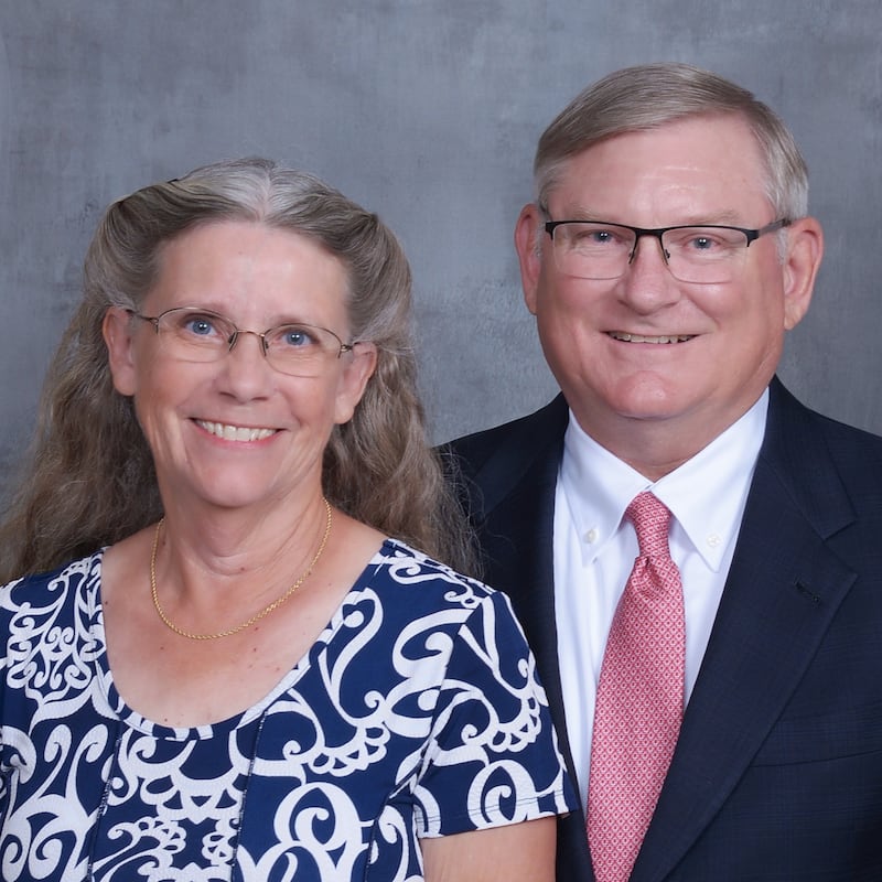 Wayne Whitaker y Rebecca Whitaker, quienes servirán como presidente y directora del Templo de Fort Lauderdale, Florida, a partir de septiembre de 2026.