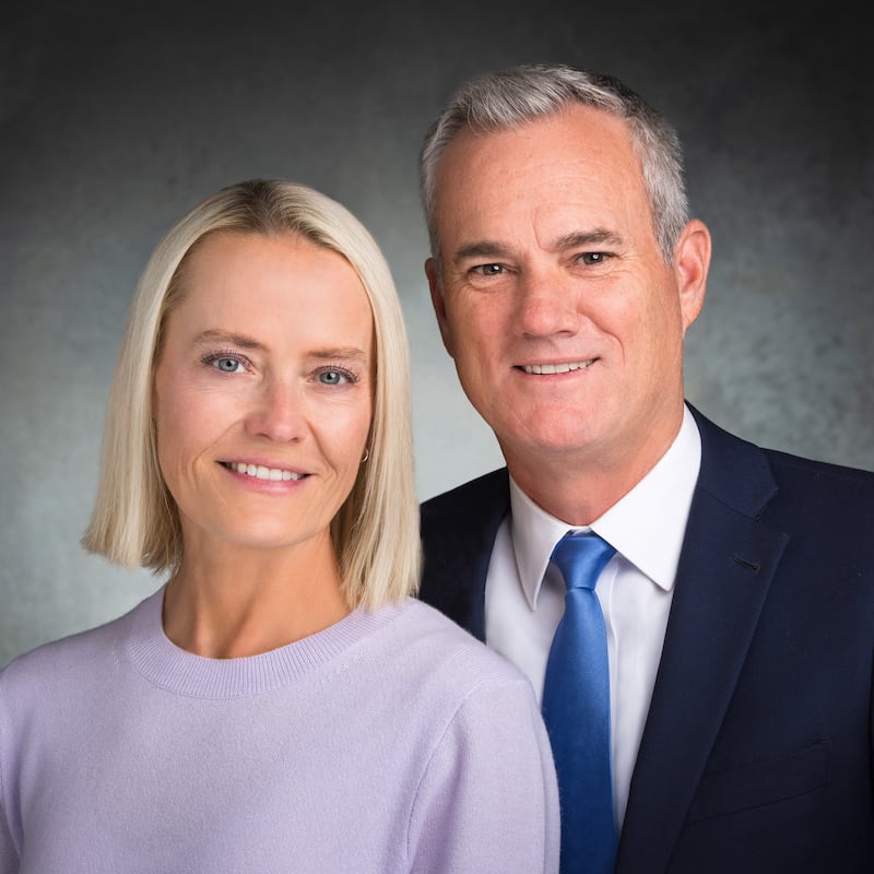 Johnny Ek y Terri-Dawn Ek, quienes servirán como presidente y compañera de la Misión Ghana Accra Este a partir de julio de 2026.