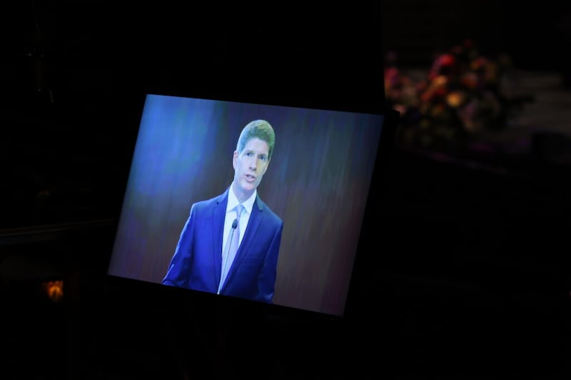 Elder Alan R. Walker habla en la sesión del domingo, 4 de abril de 2021, por la tarde, de la 191ª Conferencia General Anual de La Iglesia de Jesucristo de los Santos de los Últimos Días.