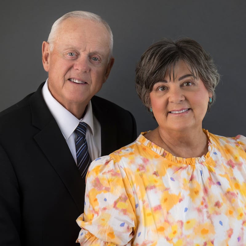 N. Edwin Weathersby y Cheryl A. Weathersby, quienes servirán como presidente y directora del Templo de Phoenix, Arizona, a partir de septiembre de 2026.