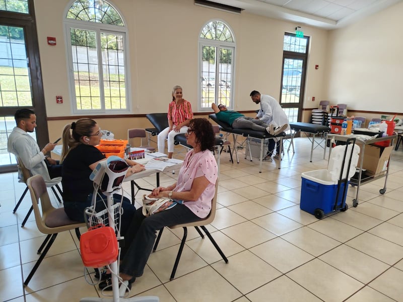 Miembros de La Iglesia de Jesucristo de los Santos de los Últimos Días coordinan una campaña de donación de sangre en San José, Aranjuez, Costa Rica el 2 de mayo de 2026.