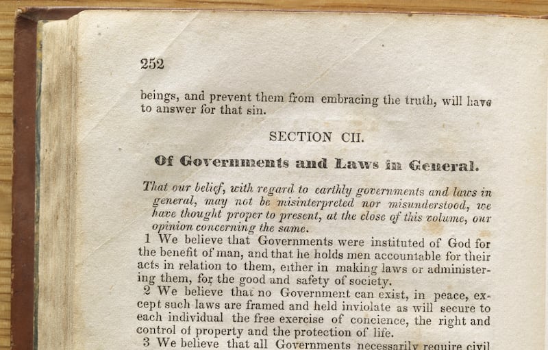 Una captura de pantalla del sitio web de los Documentos de José Smith del texto original de la Doctrina y Convenios moderna 134, escrito alrededor de agosto de 1835.