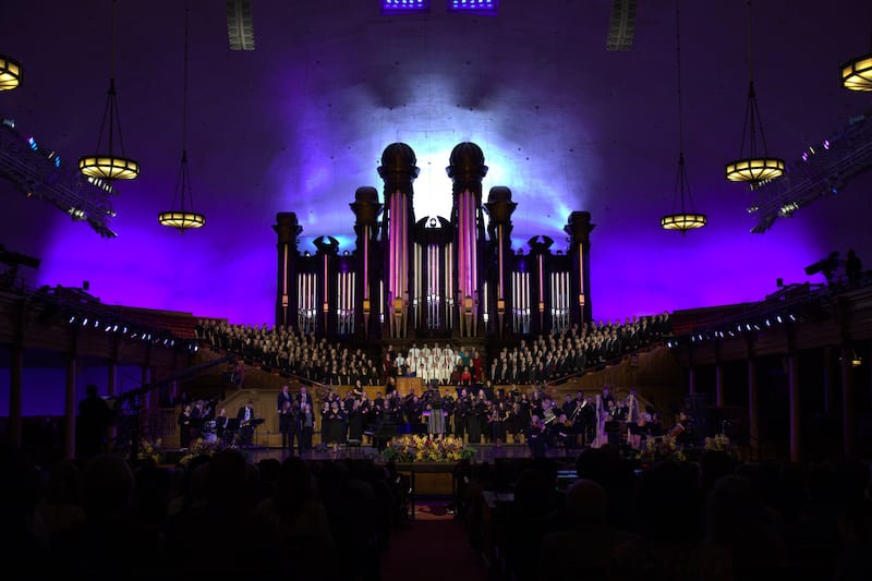 Cantantes y músicos actúan durante el Festival de Música de la Iglesia 2025, celebrado el sábado 15 de noviembre de 2025, en el Tabernáculo de Salt Lake City.