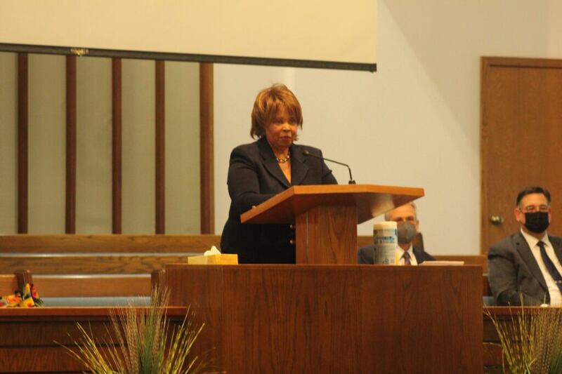 Beverly Grant, juez jubilada del condado de Pierce, habla durante “A Proud Heritage” (Una Herencia de Orgullo), un evento de historia familiar afroamericana patrocinado por las estacas de los Santos de los Últimos Días y socios comunitarios en Tacoma, Washington, el 5 de febrero de 2022.