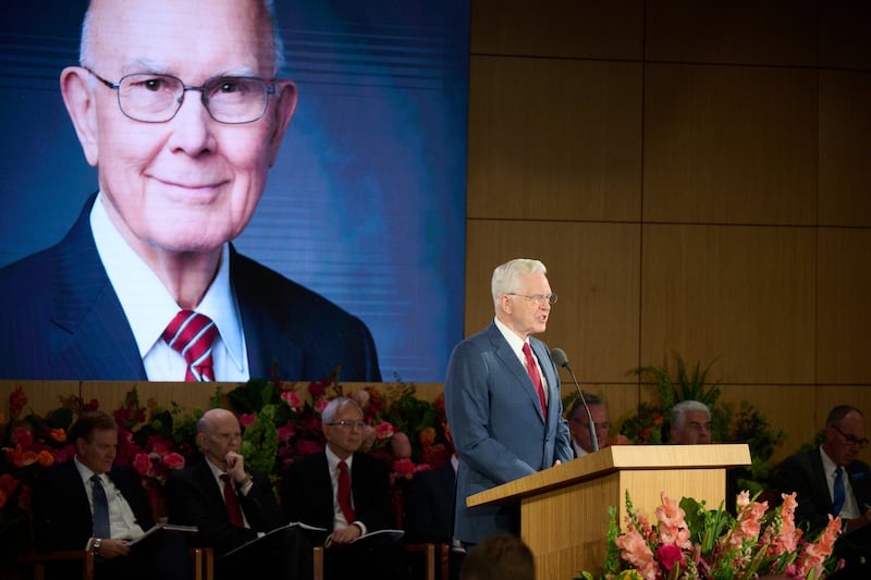 El presidente D. Todd Christofferson, segundo consejero de la Primera Presidencia, habla en el Seminario para Nuevos Líderes de Misión de 2026 en el Centro de Capacitación Misional de Provo en Provo, Utah, el 19 de junio de 2026.