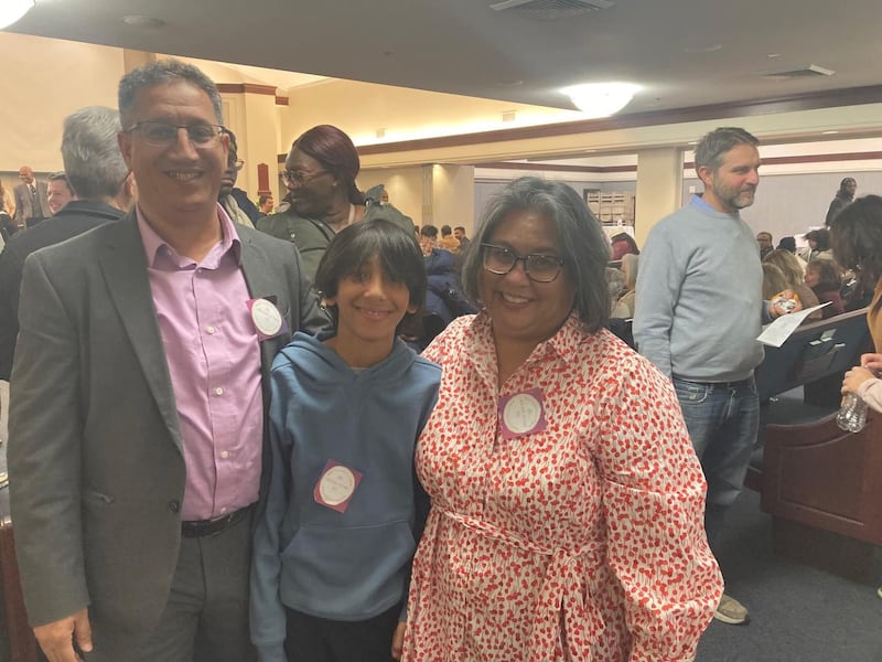 Invitados asisten a un evento interreligioso en el centro de reuniones de Capitol Hill en Washington, D.C., el 15 de noviembre de 2025. El evento conmemoró el décimo aniversario del centro de reuniones.