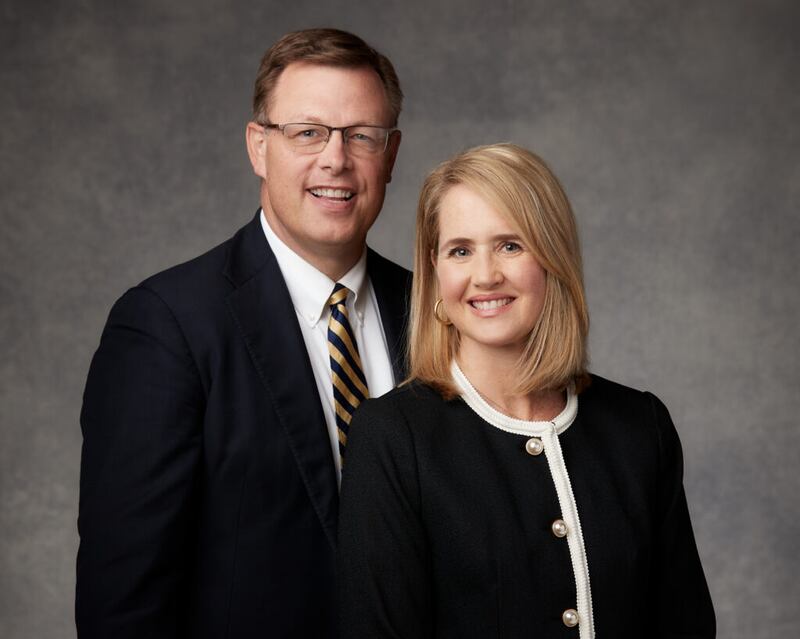 Clark G. y Christine Gilbert.