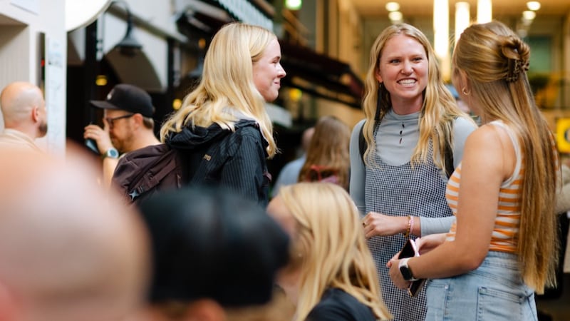 Adultos jóvenes solteros asisten a Festinord 2026, celebrado del 28 de julio al 1.º de agosto de 2026, en Ikaalinen, Finlandia.