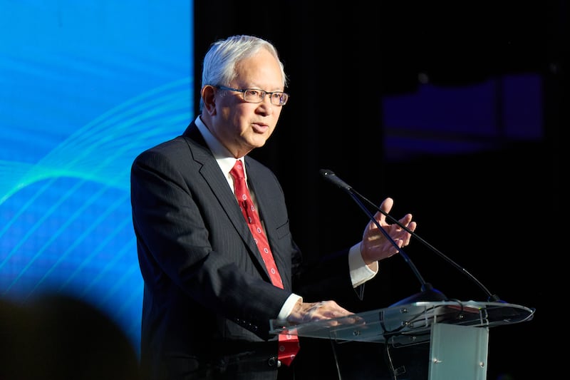 El élder Gerrit W. Gong del Cuórum de los Doce Apóstoles habla sobre inteligencia artificial en el Foro Interreligioso del G20 de 2026 en Salt Lake City el sábado, 17 de octubre de 2026.