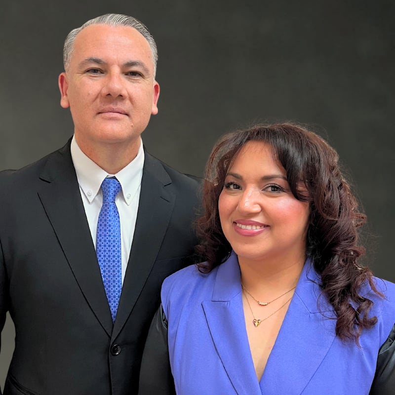 Eduardo J. Rex y Solange Rex, quienes servirán como presidente y compañera de la Misión Guatemala Ciudad de Guatemala Este a partir de julio de 2026.