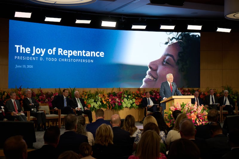 El presidente D. Todd Christofferson, segundo consejero de la Primera Presidencia, habla en el Seminario para Nuevos Líderes de Misión de 2026 en el Centro de Capacitación Misional de Provo en Provo, Utah, el 19 de junio de 2026.