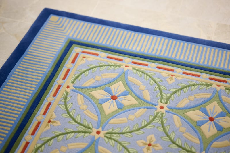 Una alfombra decorativa dentro del Templo de Cleveland, Ohio.